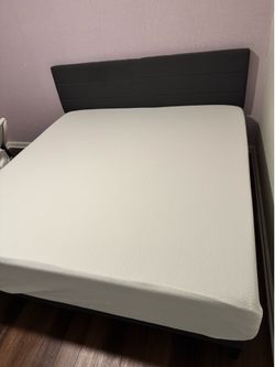 Like-New King Mattress – Excellent Condition – Minimal Use
