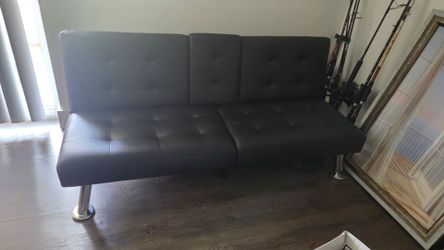 64x36 leather black sofa bed - Like new / sofa cama negro en cuero como nuevo, motivo mudanza
