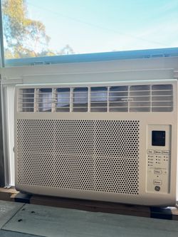 LIKE NEW! GE 6,000 BTU Electronic Window Air Conditioner | Digital Controls with Remote