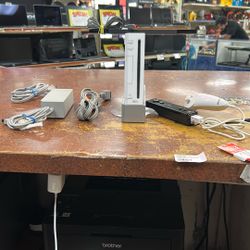 Nintendo Wii W/ 1 Controller Nunchuck 