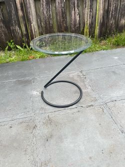 Small Metal Table 16”D x 18” Used Condition $25 Firm on Price