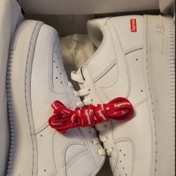Nike Air Force 1 Low Supreme White Size 9.5