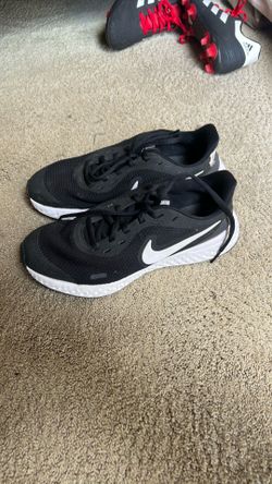 Nike Revolution 5 Running Shoes – Size 6.5Y, Black/White