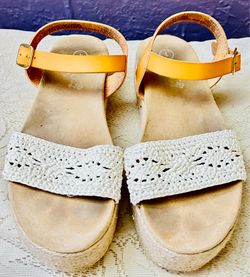 Girl’s White Sandals (sz:2)