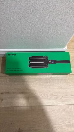 Brand New Never Used Amika High Tide Jumbo Deep Waver