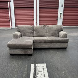 **FREE DELIVERY** Beautiful Modern Grey L Shaped Sectional Couch 