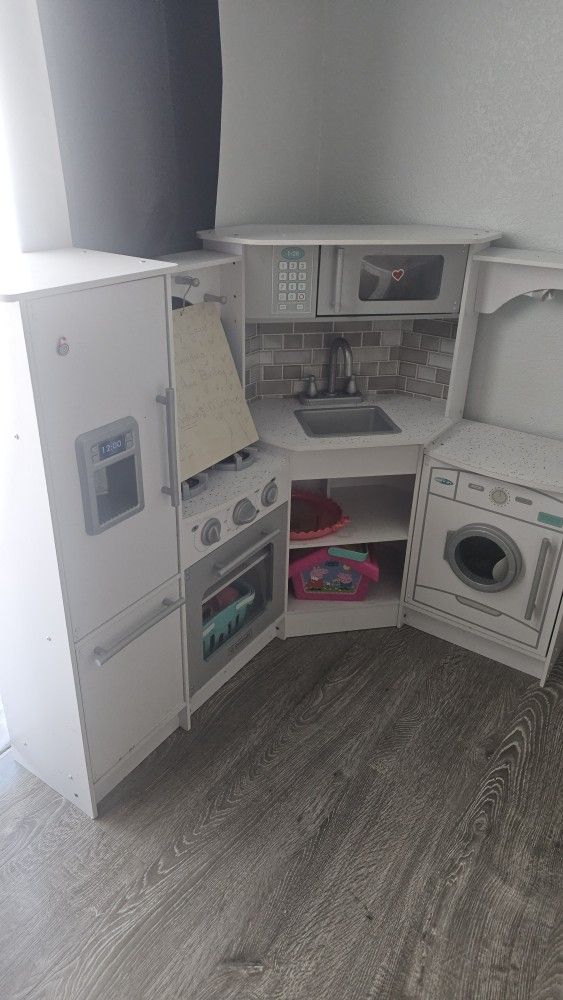 KidKraft Ultimate Corner Play Kitchen with Lights