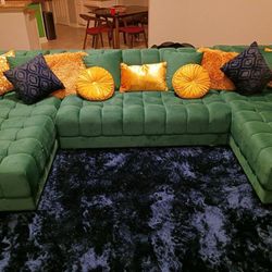 Like New Green 🍏 Sofa