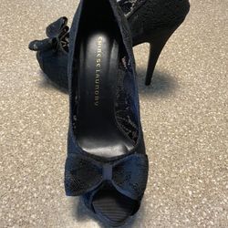 8 1/2 M, Black Lace Stilettos w/Bows 