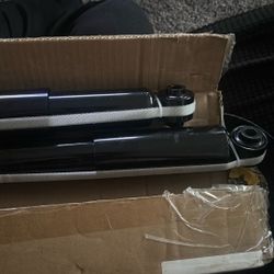 Rear struts For 07-12 RAV4