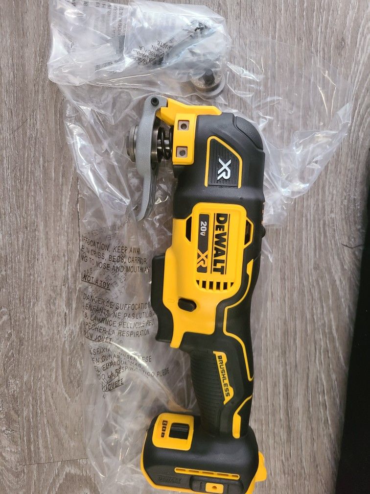 DeWALT XR 18V oscillating multi-tool