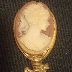 Yellow-Tone Cameo Brooch