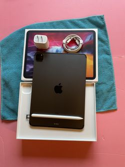 Apple iPad Pro 11” 2nd generation 128GB WiFi + Cellular / unlocked with keyboard and pencil 
