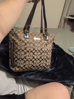 Coach Gallery Tote in Signature Canvas