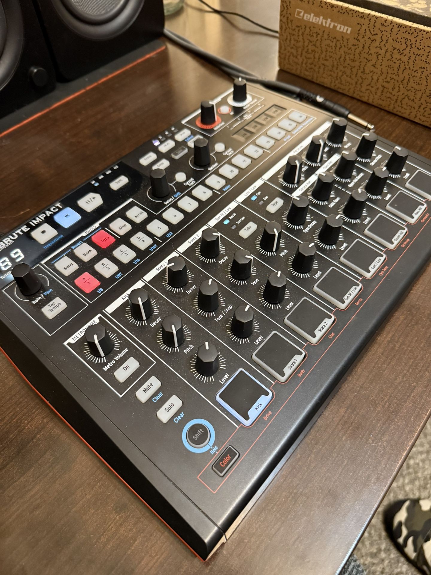 Drumbrute Impact Drum Machine Synth