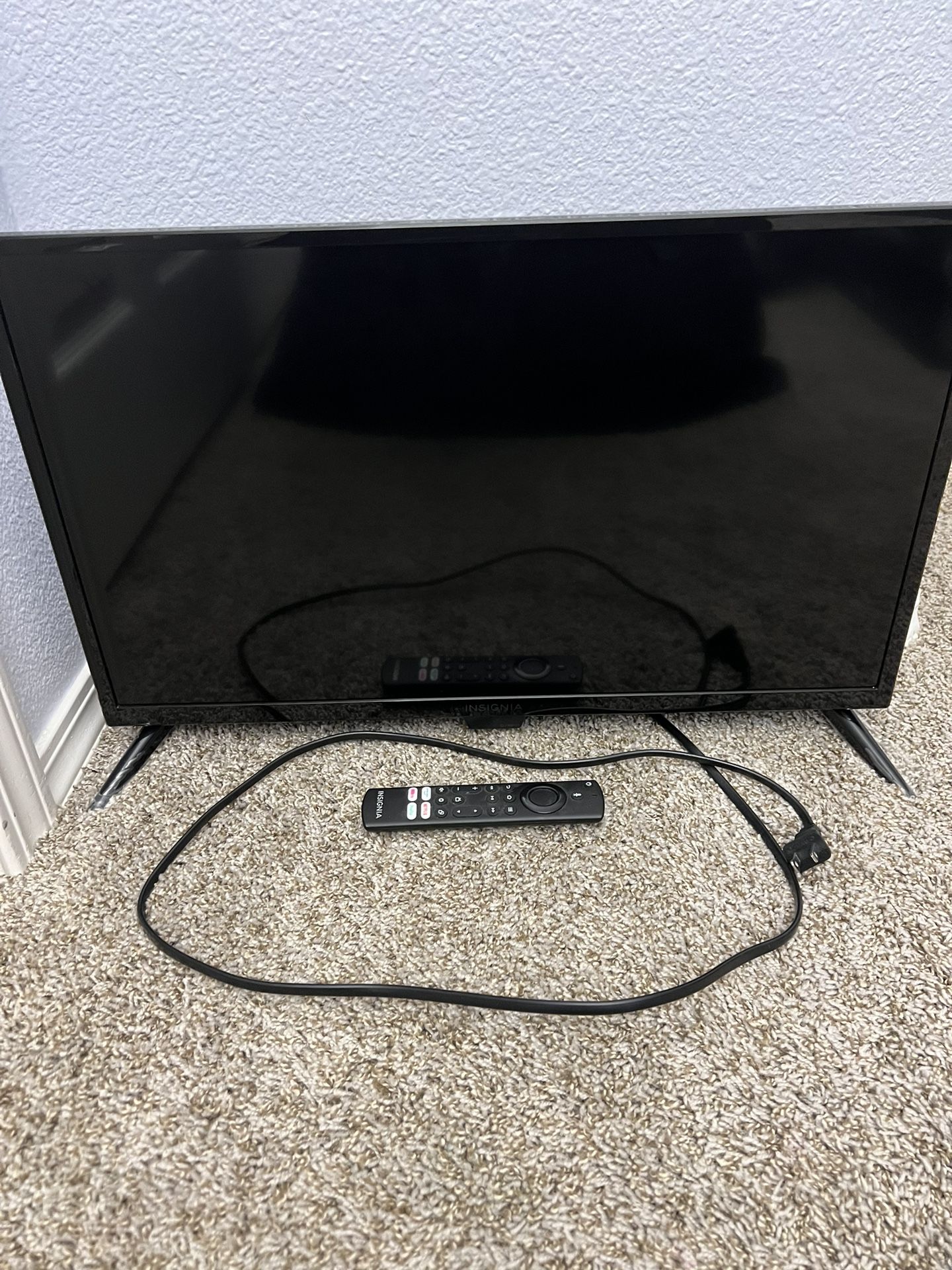 LIKE NEW Insignia 24” SmartTV