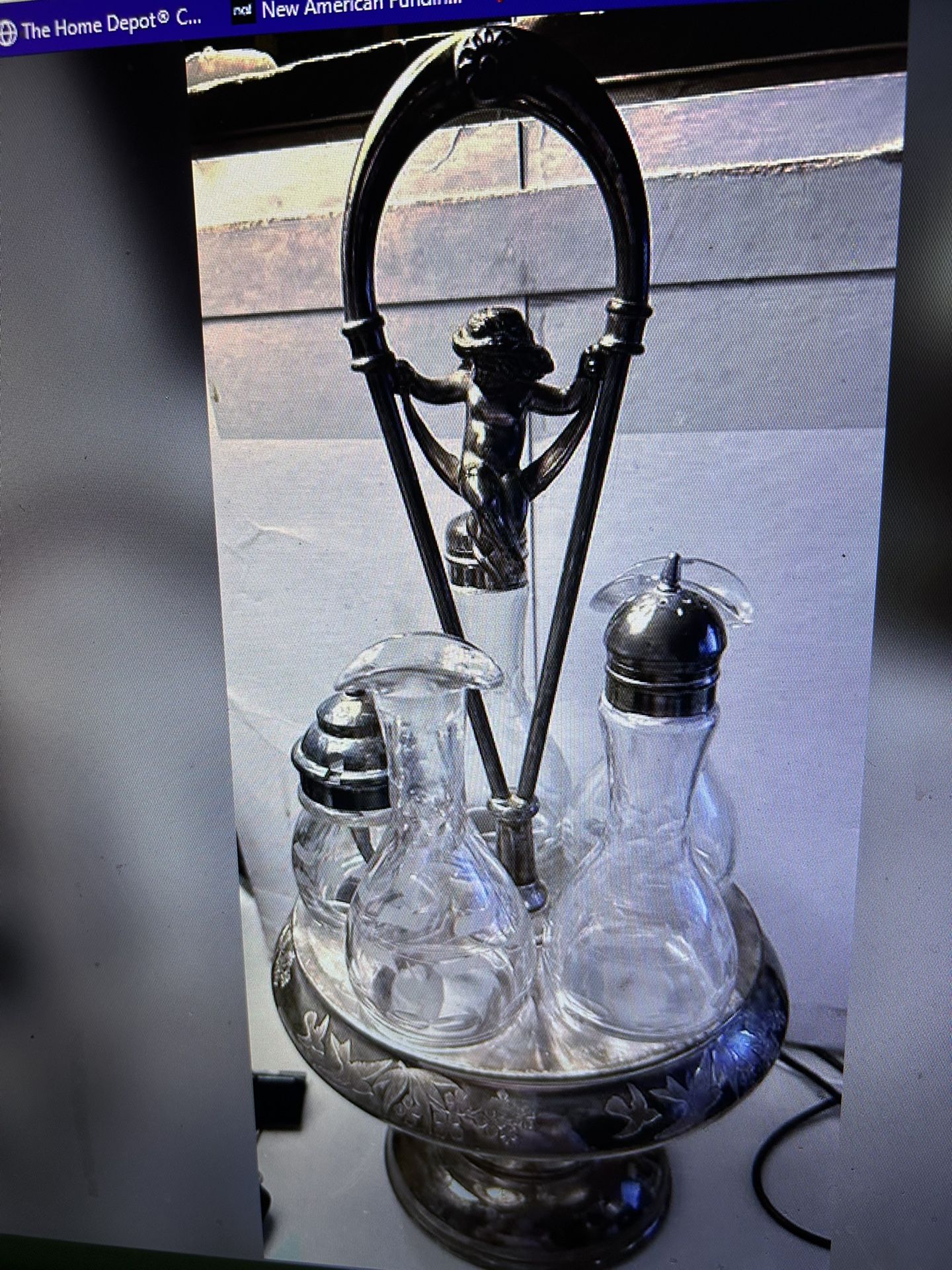 Vintage caster Pruette set with five glass bottles