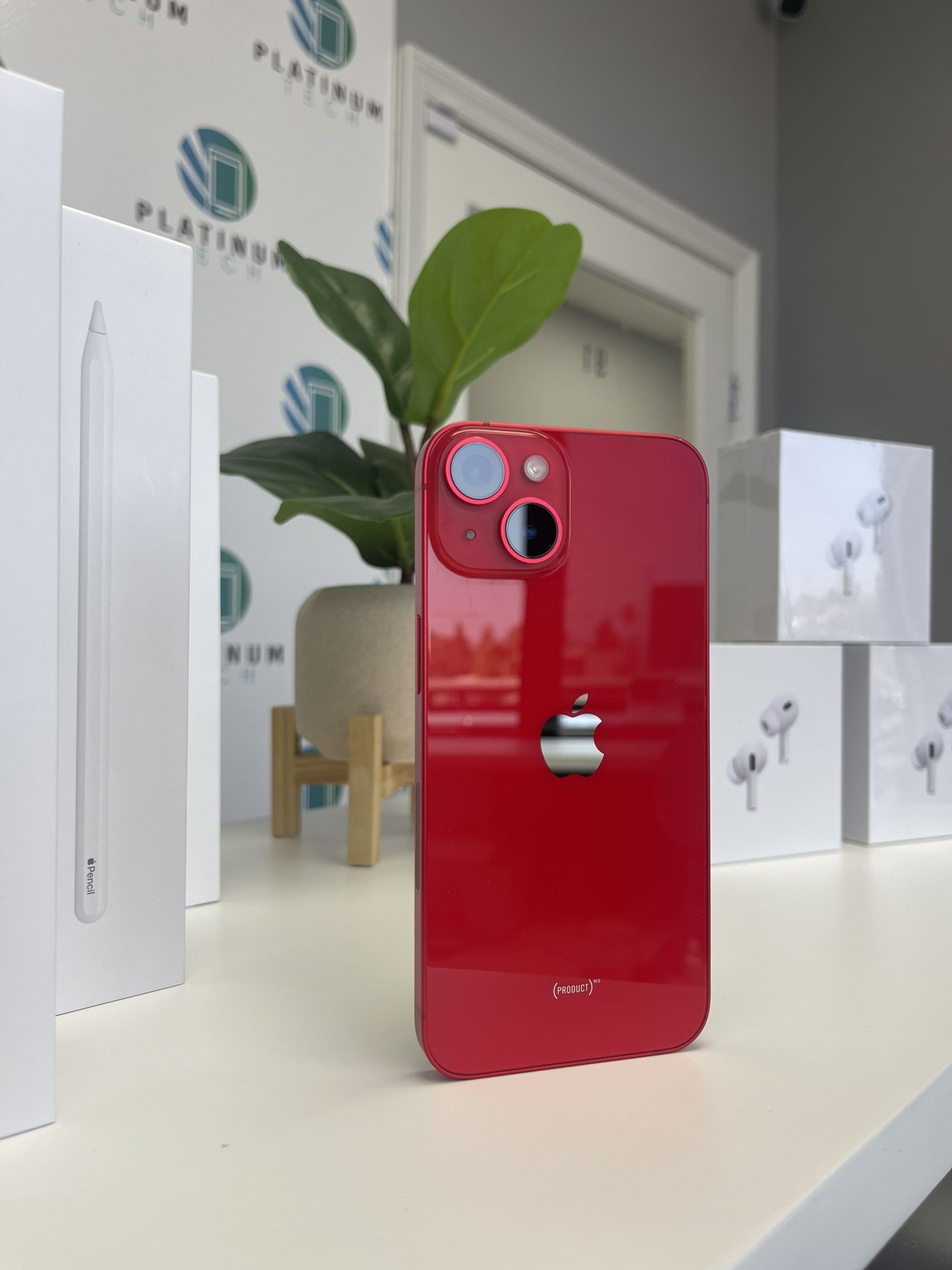 iPhone 14 Unlocked 128Gb Red !!! Wireless Headphones For Freee!!!!