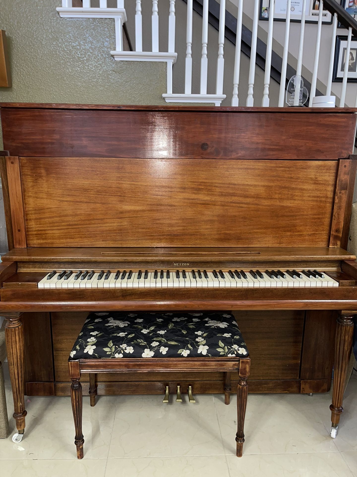 Netzow Upright Piano