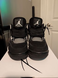 Jordan 4 white thunder