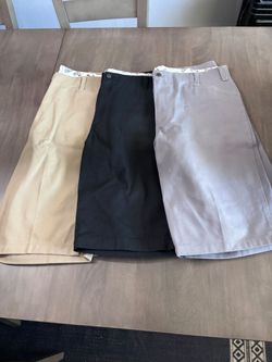 BEN DAVIS SHORTS BASICALLY NEW SIZE 40