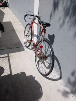 Bisicleta De Carrera  Las Llantas No Tienen Aire La Vendo Asi Como Esta 