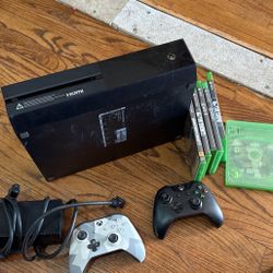 Xbox One w/ Games and 2 Remotes 