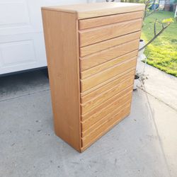 Dresser - Solid Wood In Excellent Condition 