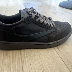 Travis Scott X Air Jordan 1 Low. Brand New Never Worn 9.5