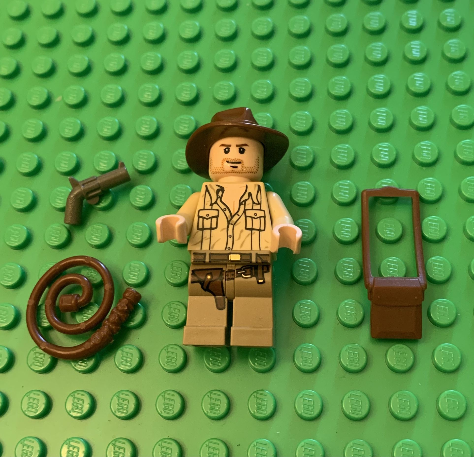 Lego Indiana Jones Tan Open Shirt Minifigure with Accessories #7195