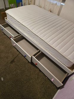 Twin mattress base with 3 drawers and mattress