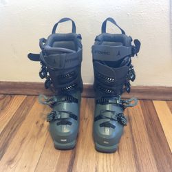 Used 2022 Women’s Atomic Hawx Prime XTD 115 W Alpine Touring Ski Boots - Mondo Size 24/24.5 - Mint Green