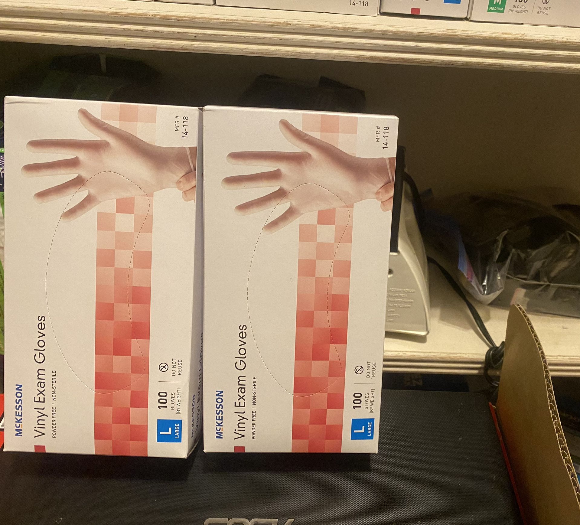 😍😍😍not selling single boxes only selling bundle-15 boxes for 100!!!👏—single boxes of each size- each box has 100 single gloves--medical grade powd