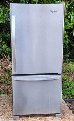 Whirlpool Refrigerator W30xD32xH67 Inches
