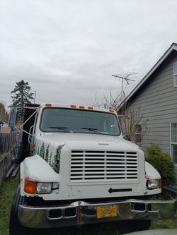 1998 International Automatic Lift Dump Truck