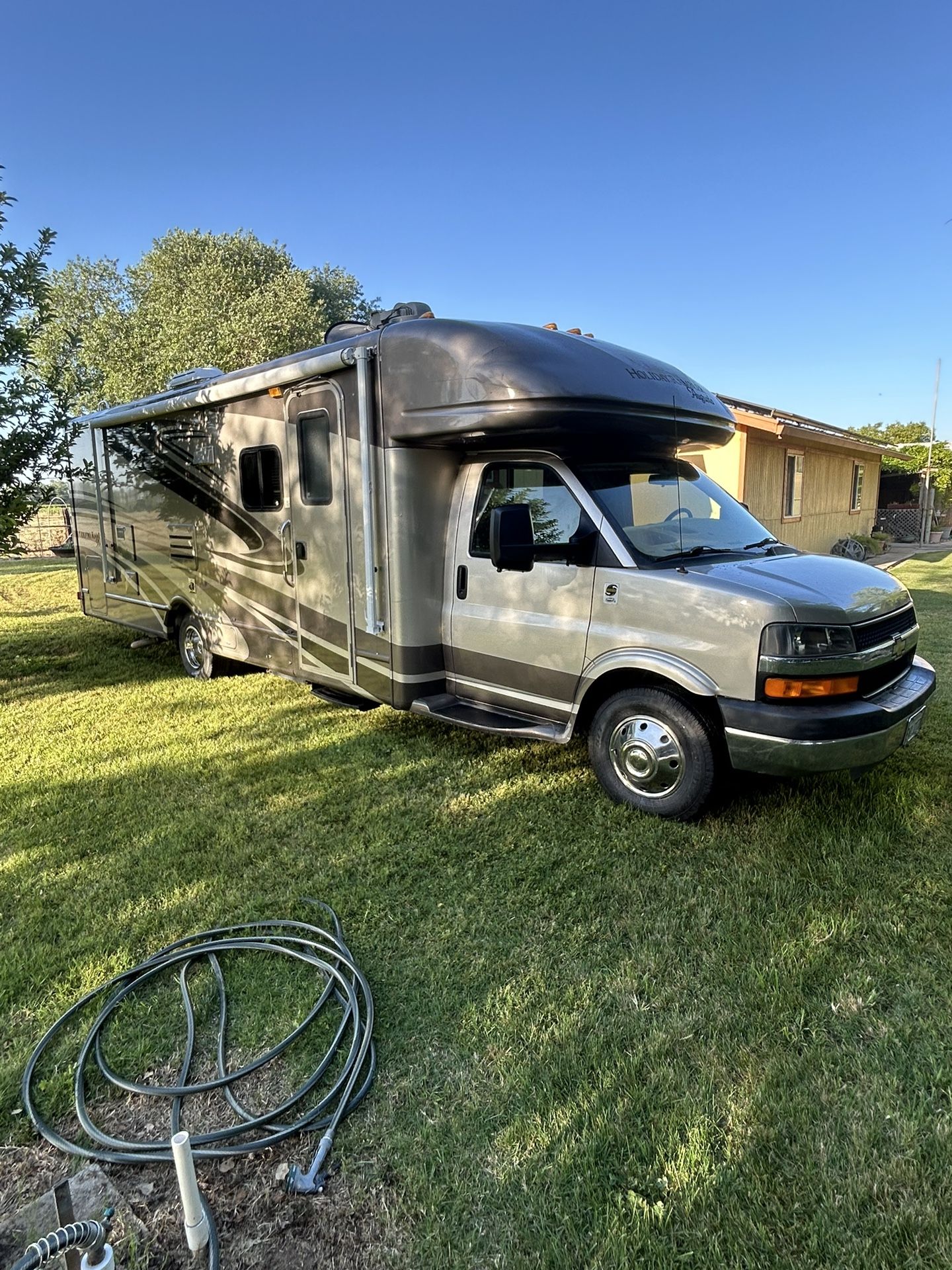 2010 Monaco Holiday rambler