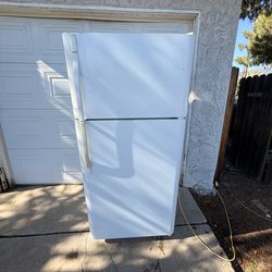 USED WORKING KENMORE REFRIGERATOR