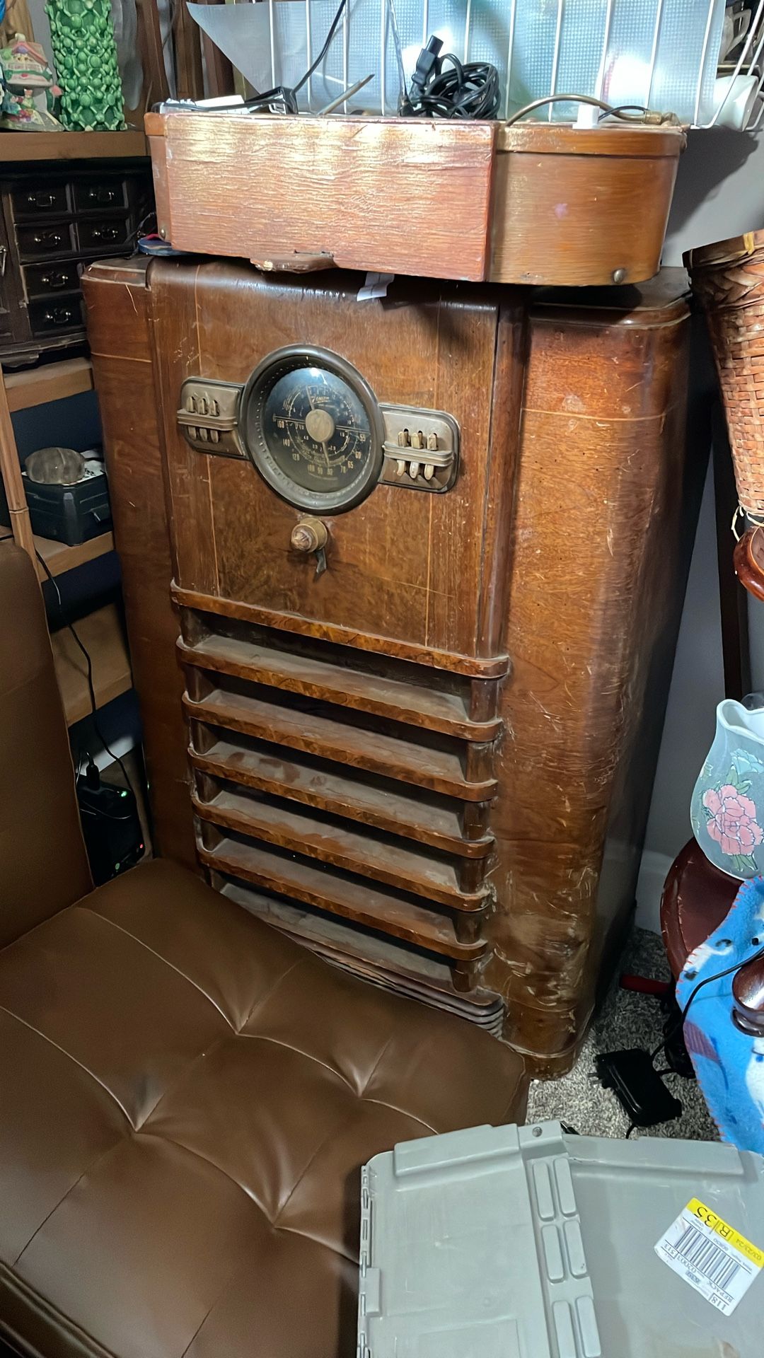 Antique Zenith Radio Havent Plugged In Needs Restoration
