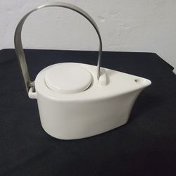 White Ceramic Tea Pot