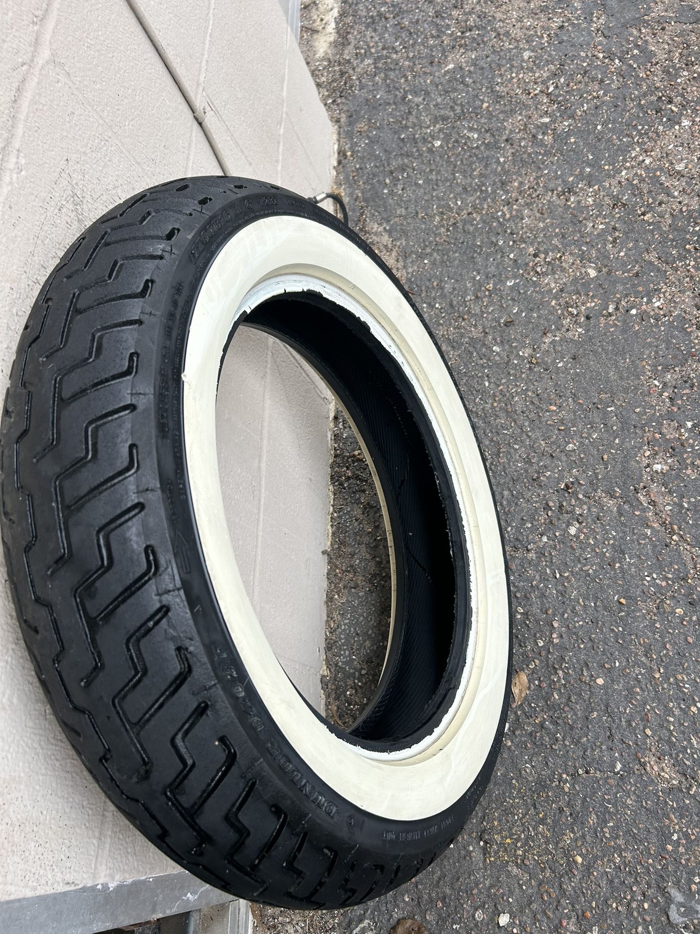 Tire Mt90B16 Dunlop White Wall Front Motorcycle Tire