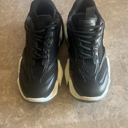 True Religión Shoes