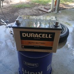 Like New AGM Duracell Ultra Auto Battery 