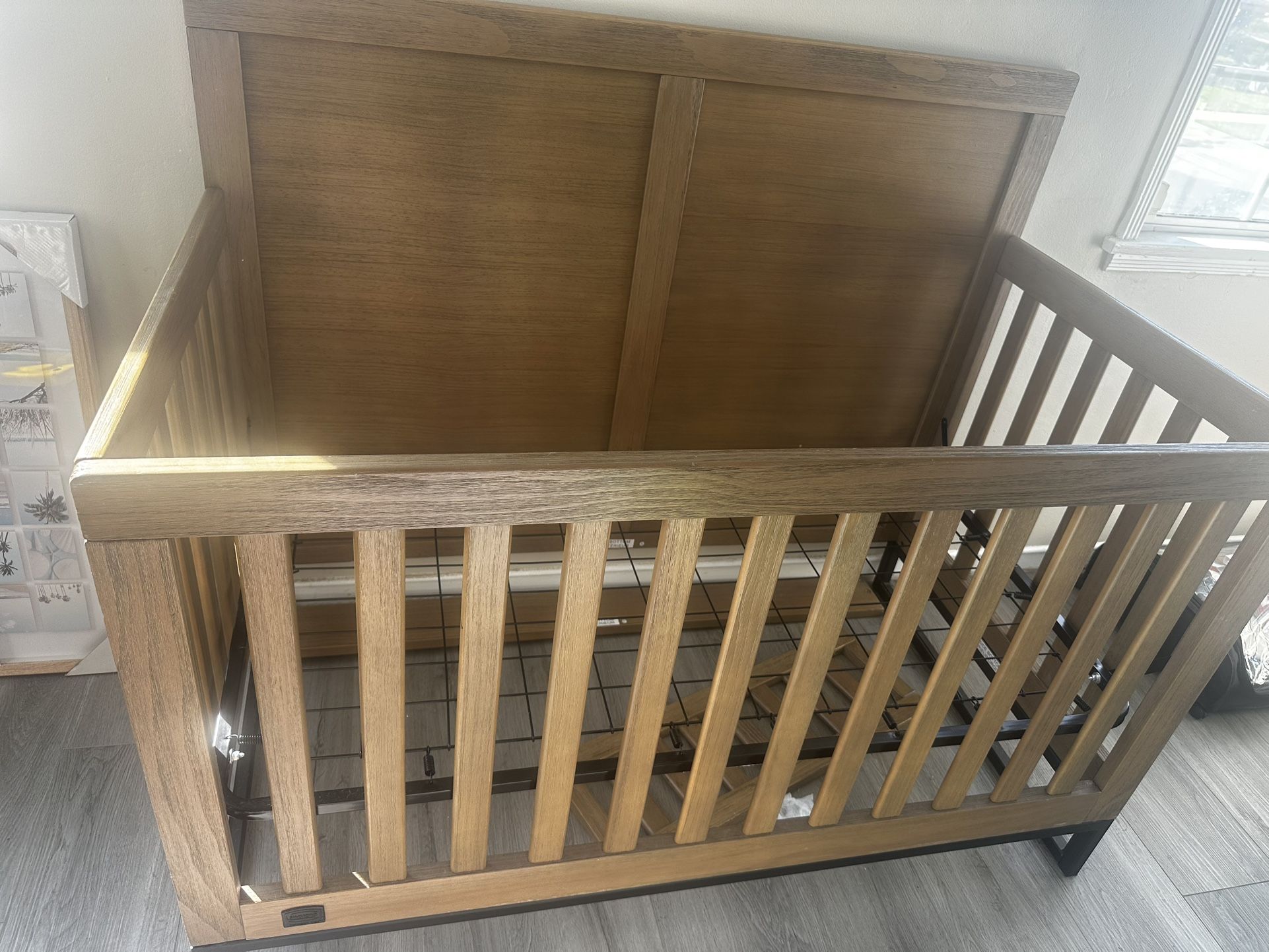 Crib/ Converts To A Bed