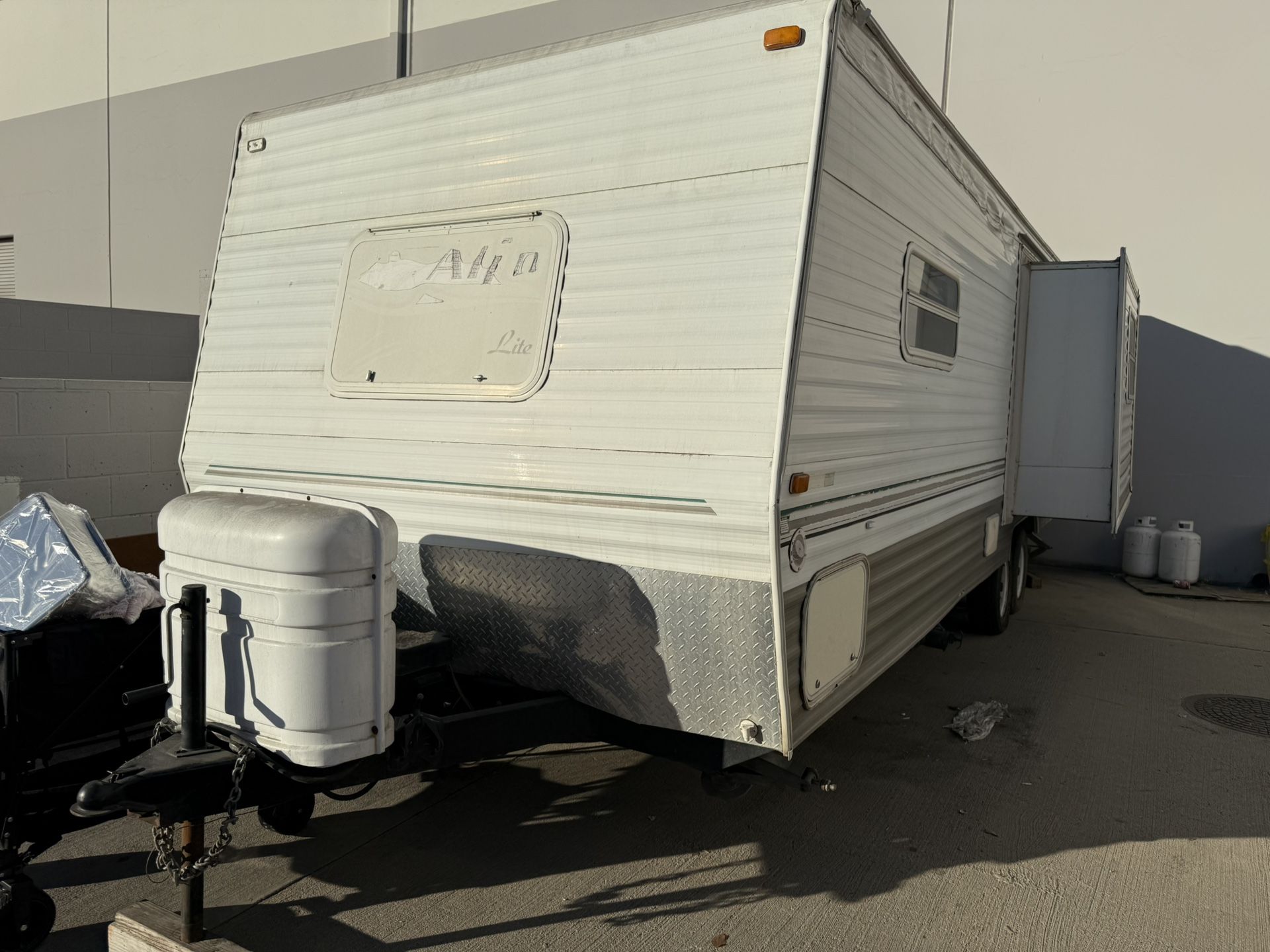 RV trailer 2005 for Sale in Montclair, CA - OfferUp