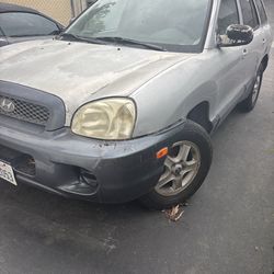 Old car 2004 Hyundai Santa Fe