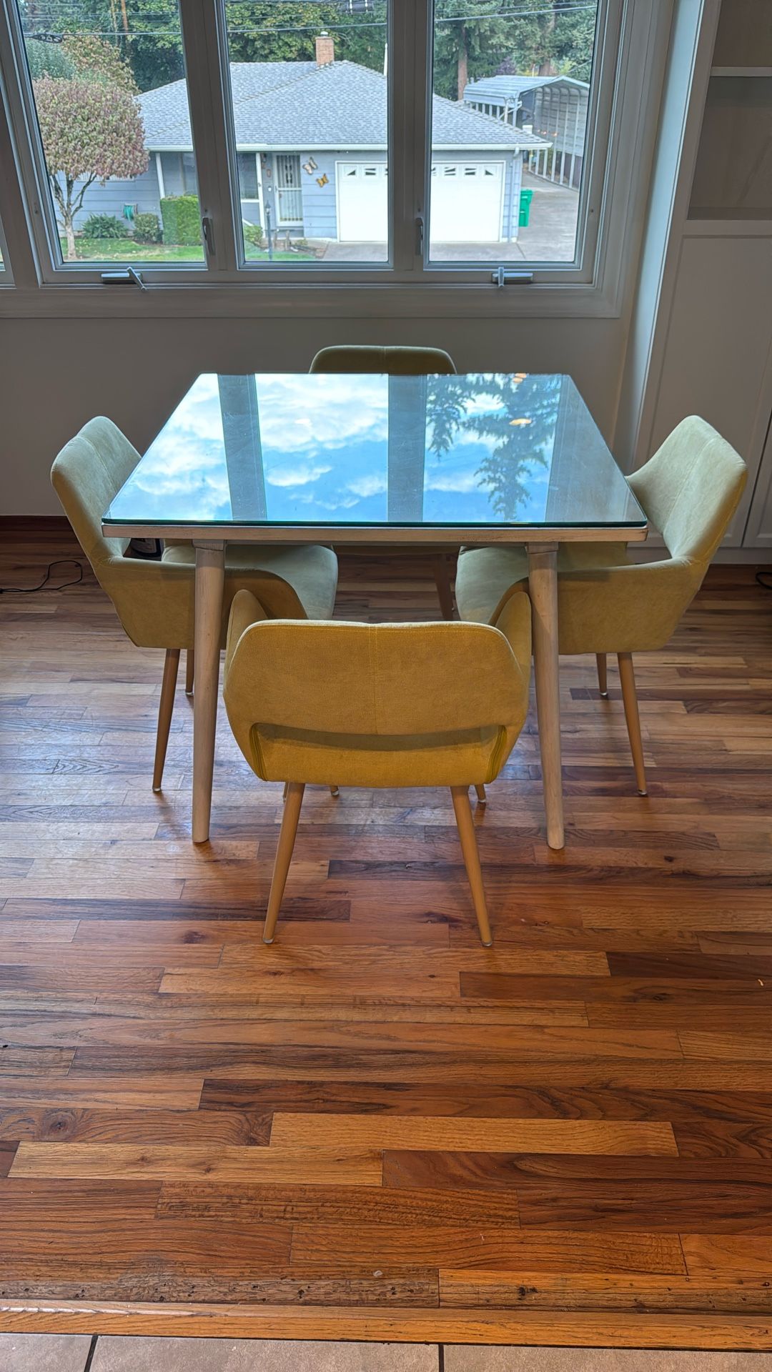 table and 4 chairs