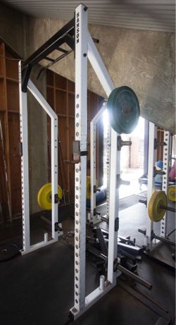 3 SAMSON Squat Racks with attached platforms available