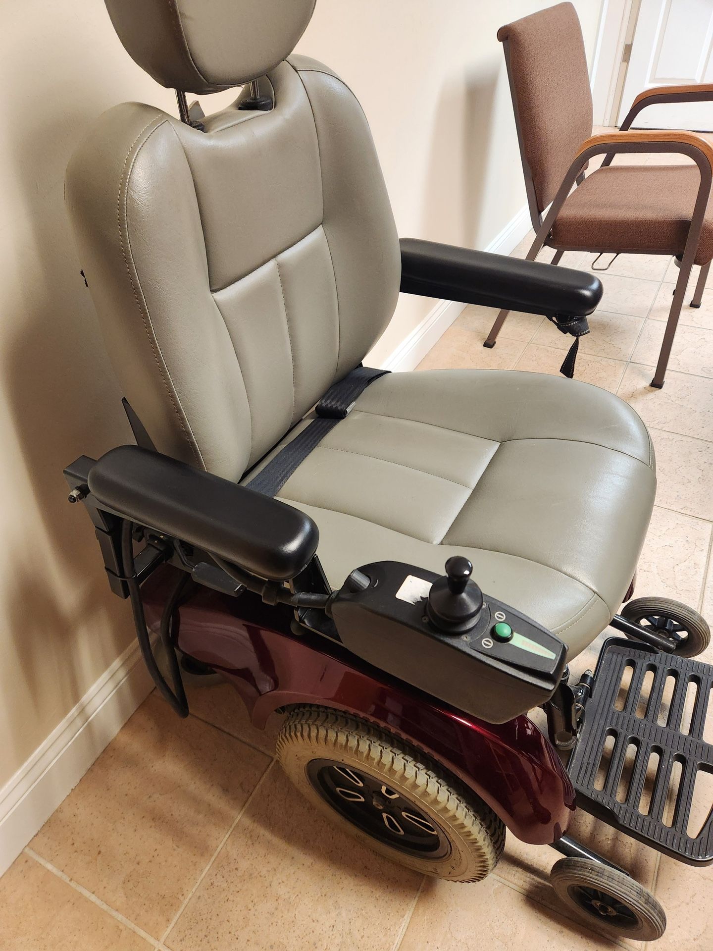 Electric Wheelchair /Pride Mobility jet