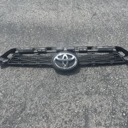 5th Gen 4runner Front Grill $40 Obo
