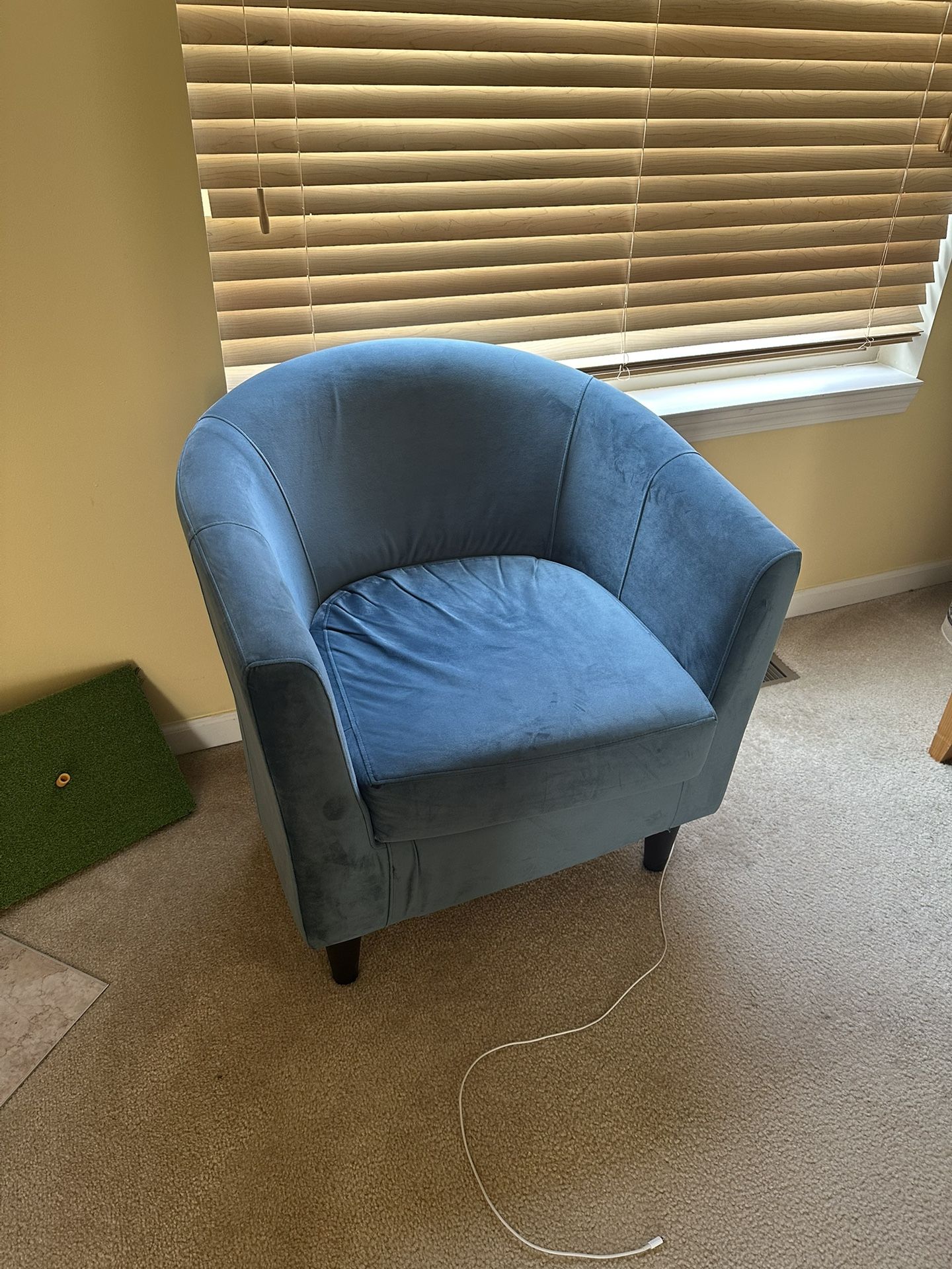 Chic and Comfortable Blue Velvet Accent Chair – Great Condition!